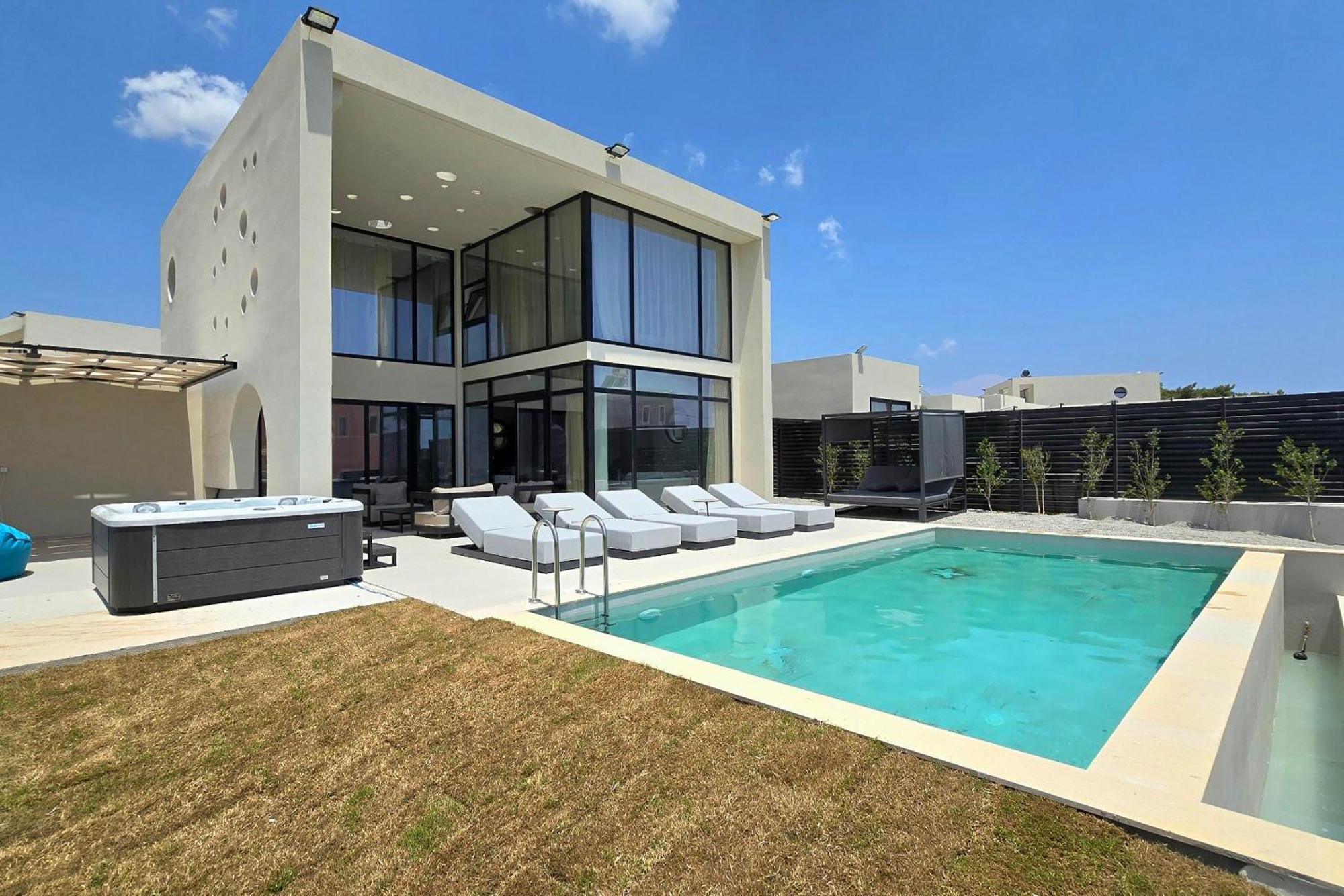 Trapezia Luxury Living *